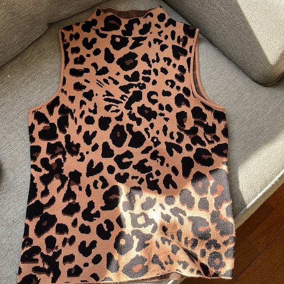 T Tahari Leopard Jacquard Sweater - Picture 2 of 8